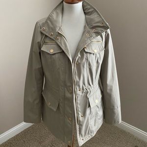 EUC MICHAEL KORS HOODED ANORAK RAIN JACKET TAN GOLD SIZE S